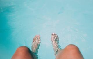 zwembad-voeten